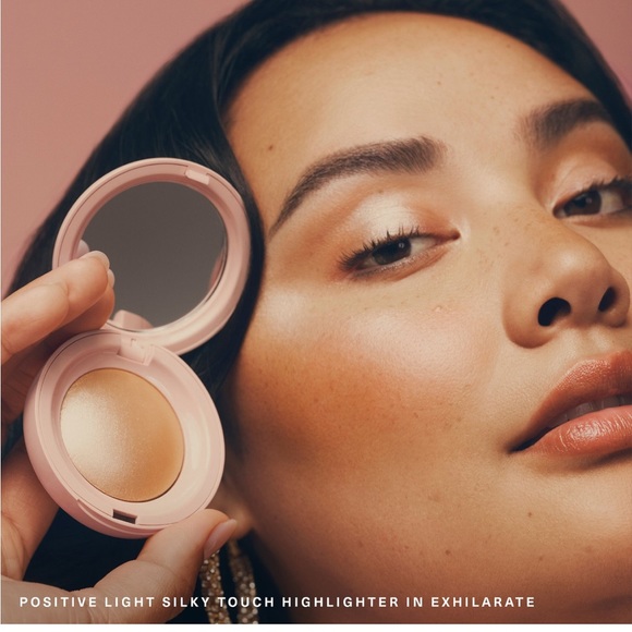 LAST ONE💕 Rare Beauty Positive Light Silky Touch Highlighter Exhilarate - Picture 3 of 10